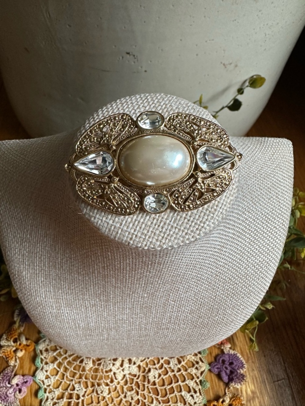 Vintage Victorian style Gold-Tone Pearl & Clear Rhinestone Brooch